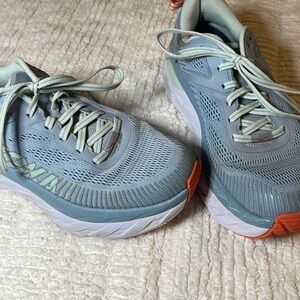 Light blue - Hoka Bondi 7